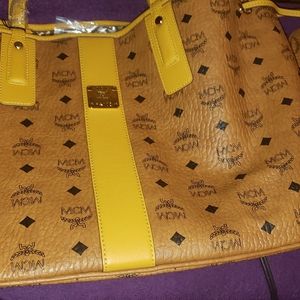 Nwt Mcm handbag with pouch